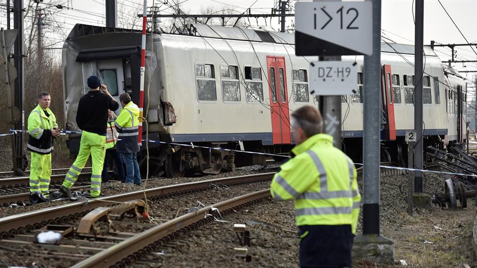 2017-02-18T143112Z_266223622_RC151BA12410_RTRMADP_3_BELGIUM-TRAIN-CRASH