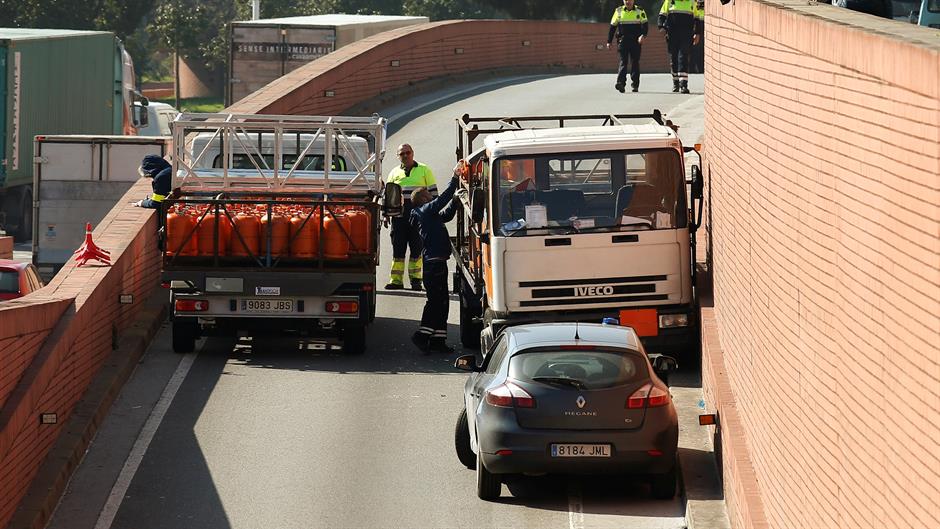 2017-02-21T122703Z_1862845298_RC1254588680_RTRMADP_3_SPAIN-SECURITY