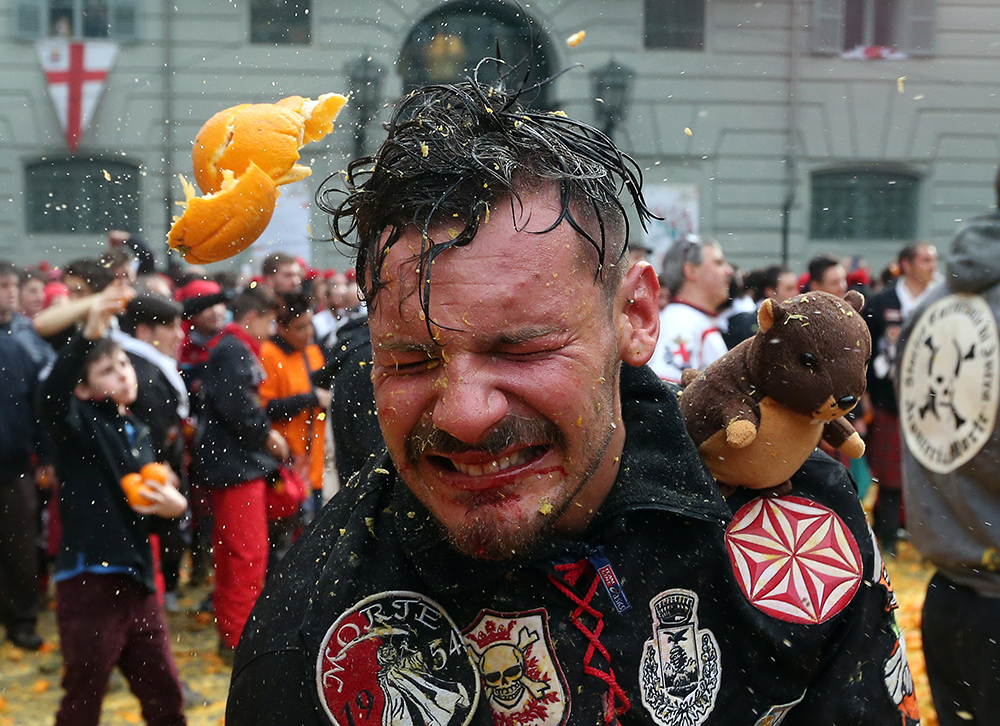 2017-02-26T173710Z_2026354502_RC182A8FC730_RTRMADP_3_ITALY-CARNIVAL-ORANGES