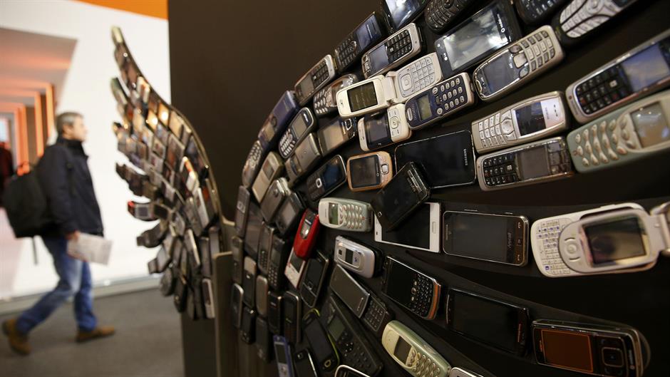 2017-02-28T125727Z_373598419_LR1ED2S0ZZFLU_RTRMADP_3_TELECOMS-MOBILEWORLD