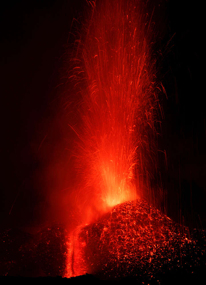 2017-02-28T133945Z_176414177_RC1F3FC602C0_RTRMADP_3_ITALY-ETNA-VOLCANO
