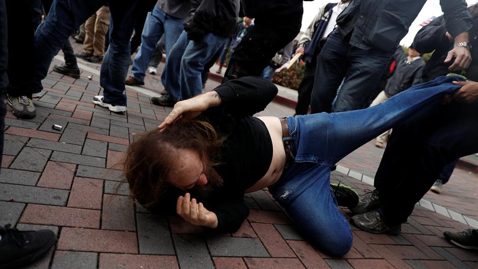 2017-03-05T013353Z_218521674_RC151D8E9940_RTRMADP_3_USA-TRUMP-SUPPORTERS