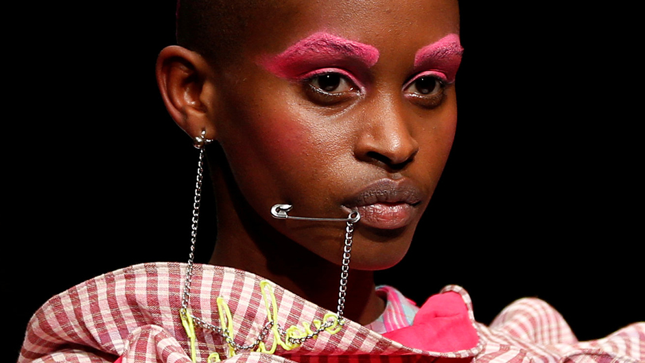 2017-03-20T123903Z_917830653_RC1157B01600_RTRMADP_3_FASHION-TOKYO 11