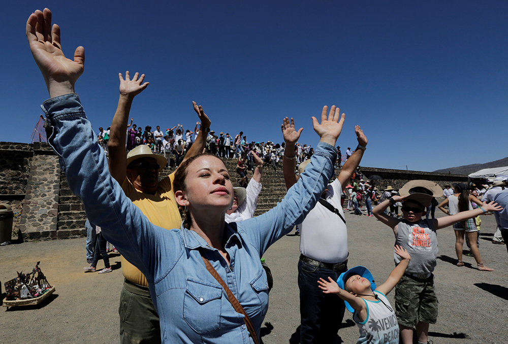 2017-03-20T205751Z_968013626_RC1F654F2900_RTRMADP_3_SPRING-EQUINOX-MEXICO-TEOTIHUACAN