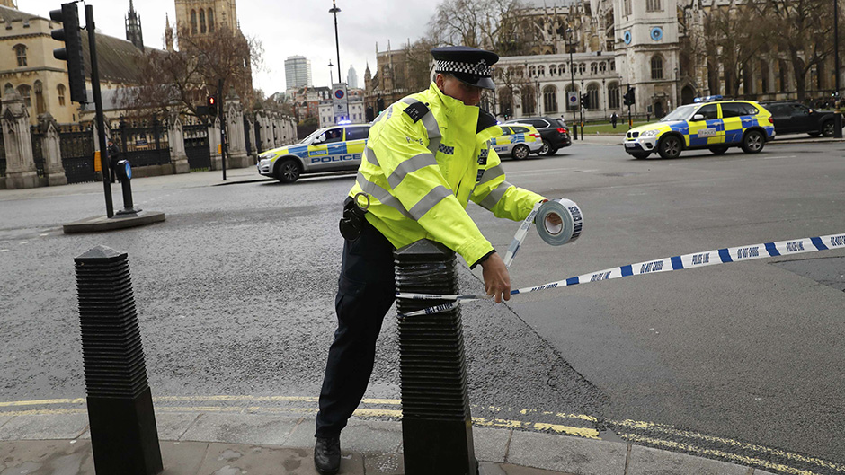 2017-03-22T145616Z_1450104065_LR1ED3M15HHPK_RTRMADP_3_BRITAIN-SECURITY