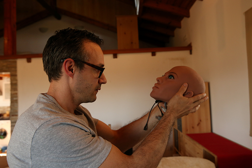 2017-04-04T122021Z_638116695_RC19234D2B00_RTRMADP_3_SPAIN-TECH-SEXDOLL