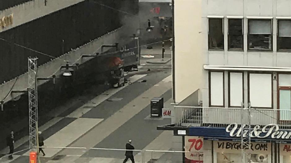 2017-04-07T132821Z_1553098642_RC1A25967AF0_RTRMADP_3_SWEDEN-ATTACK