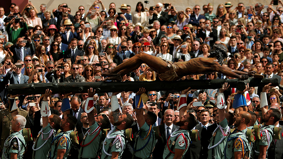 2017-04-13T125632Z_1774115775_RC1B12C4F230_RTRMADP_3_RELIGION-EASTER-SPAIN 11