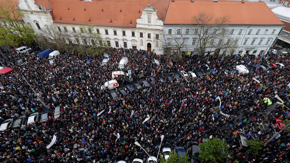 2017-04-18T155110Z_23721360_RC1246B479A0_RTRMADP_3_SLOVAKIA-POLITICS-CORRUPTION