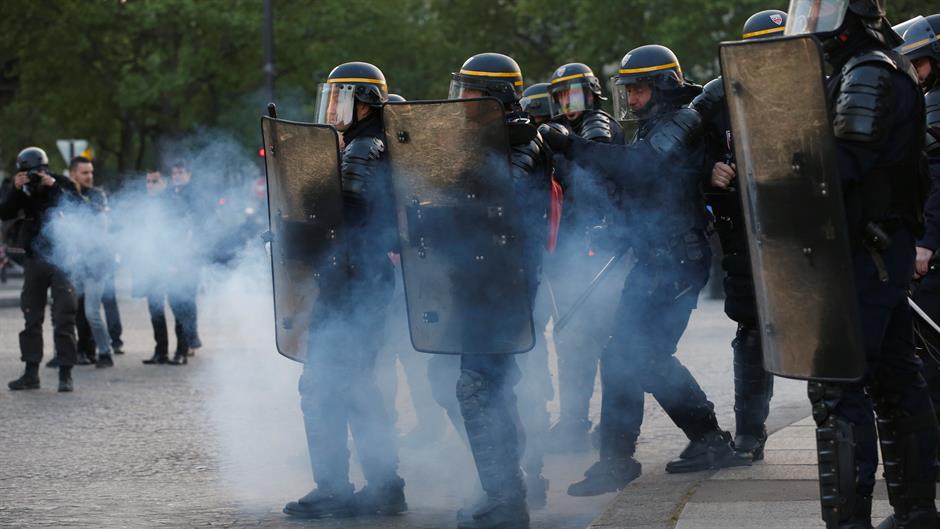 2017-04-23T193356Z_246657290_RC1A52EB2C30_RTRMADP_3_FRANCE-ELECTION