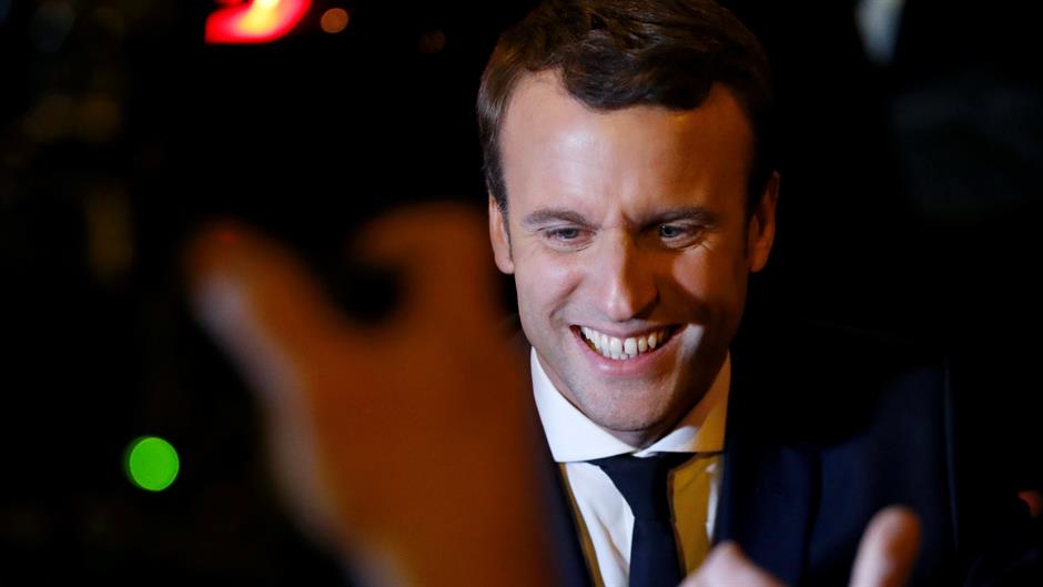 2017-04-23T195946Z_1315509575_RC1ED5864E60_RTRMADP_3_FRANCE-ELECTION-MACRON