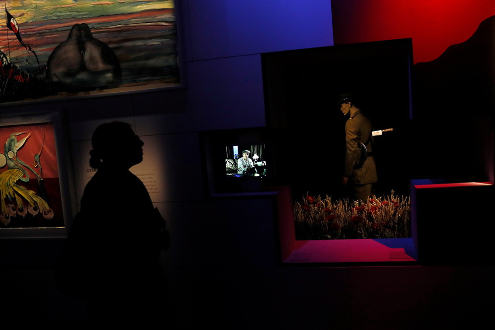 2017-05-09T112917Z_1411473761_RC1DA1F13910_RTRMADP_3_MUSIC-PINKFLOYD-EXHIBITION