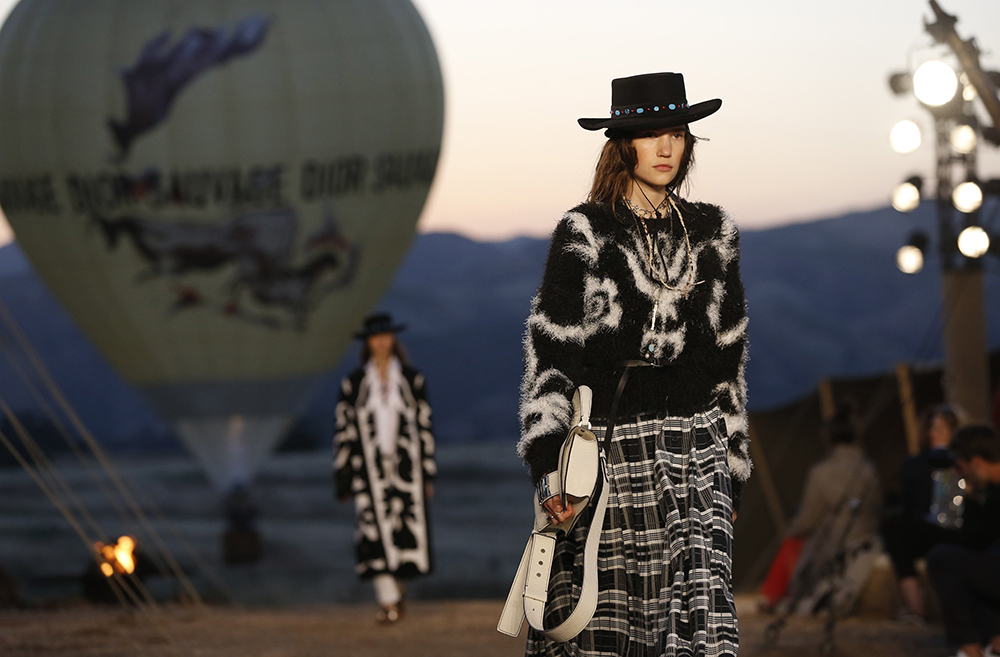 2017-05-12T043439Z_549519634_HP1ED5C0CPQ79_RTRMADP_3_FASHION-DIOR