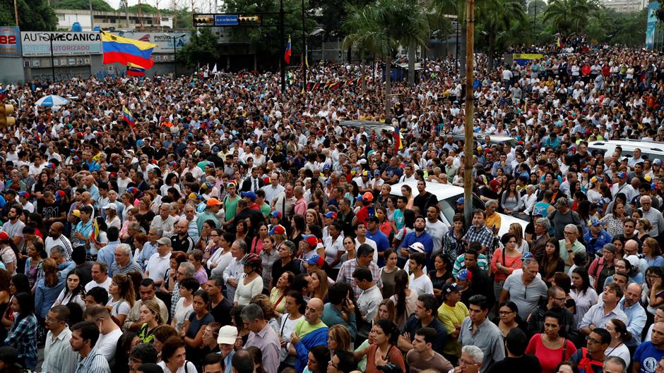 2017-05-17T224225Z_165294949_RC1214A5E4A0_RTRMADP_3_VENEZUELA-POLITICS