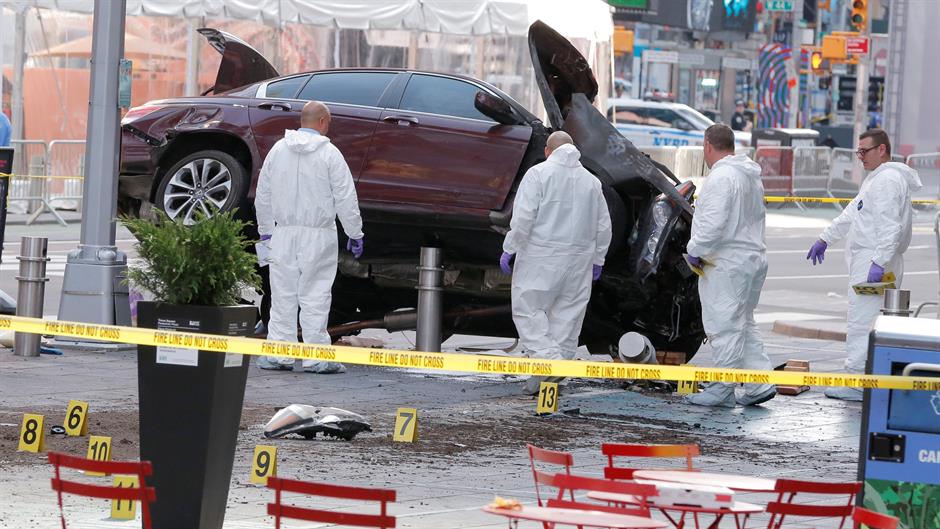 2017-05-18T215846Z_588658309_RC1F0B60AD60_RTRMADP_3_NEW-YORK-CRASH