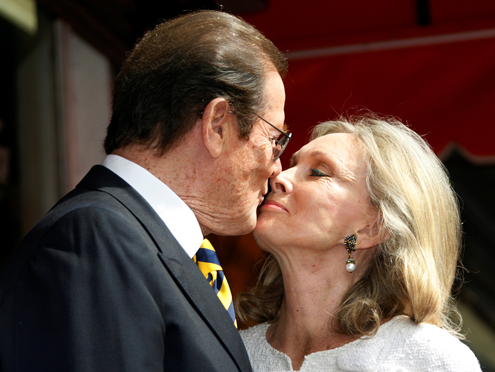 2017-05-23T224214Z_1590265420_RC1E63099DF0_RTRMADP_3_PEOPLE-MOORE