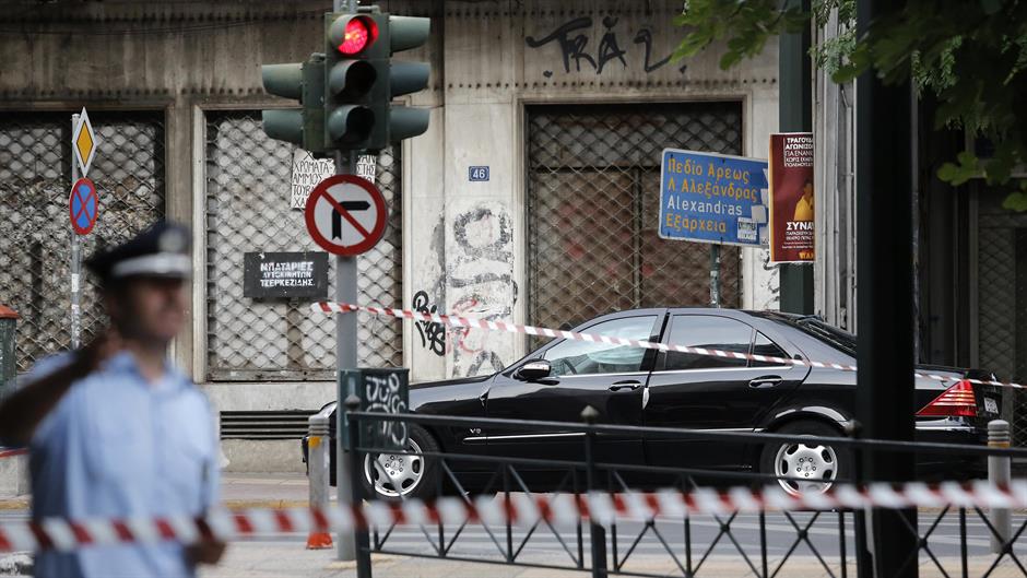 2017-05-25T162408Z_1928854837_UP1ED5P19K7IU_RTRMADP_3_GREECE-BOMB-PAPADEMOS