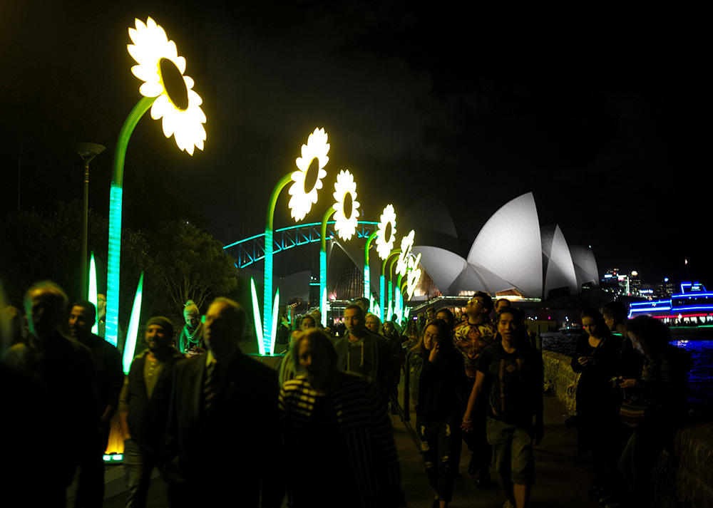 2017-05-26T113456Z_1629195928_RC171FBDD4E0_RTRMADP_3_SYDNEY-FESTIVAL-LIGHT