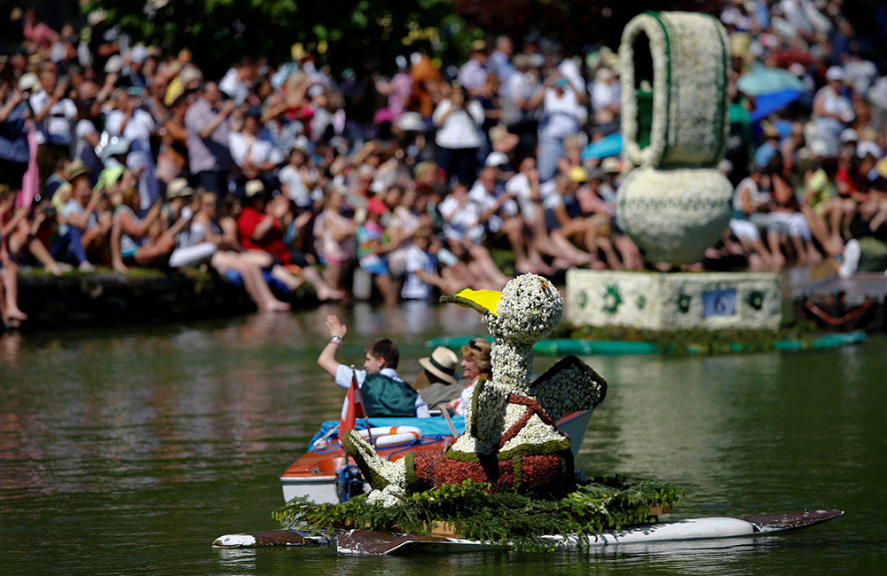 2017-05-28T154905Z_1311807267_RC1ACD6B0FB0_RTRMADP_3_AUSTRIA-ODDLY