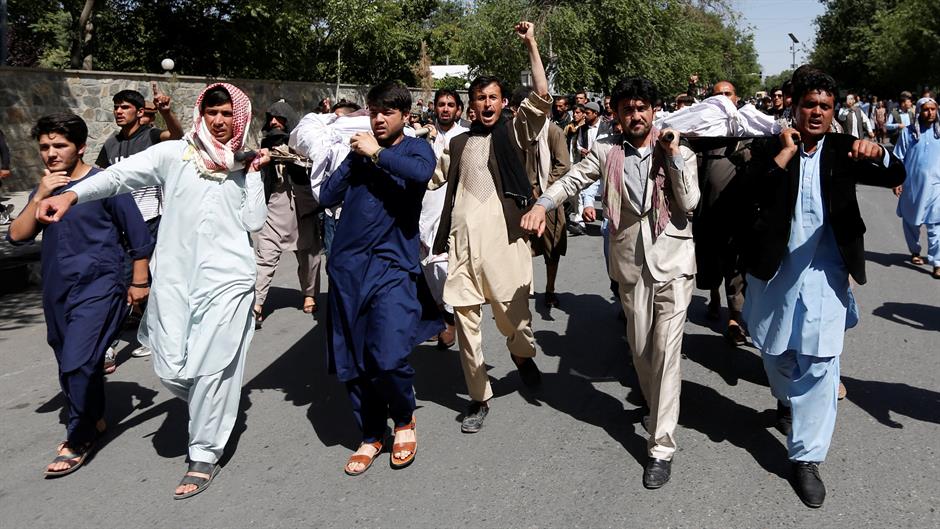 2017-06-02T110116Z_822664052_RC13B396BB60_RTRMADP_3_AFGHANISTAN-BLAST-DEMONSTRATION