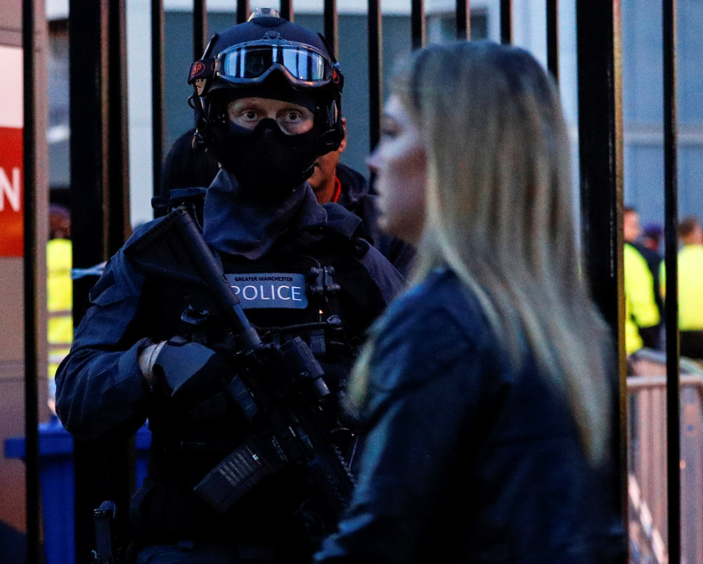 2017-06-04T213138Z_1233618802_RC12A941BD00_RTRMADP_3_BRITAIN-SECURITY-MANCHESTER-GRANDE