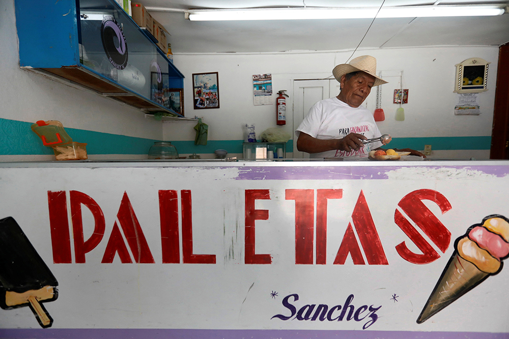 2017-06-23T235047Z_1211080615_RC18E7BB2DA0_RTRMADP_3_MEXICO-FOOD