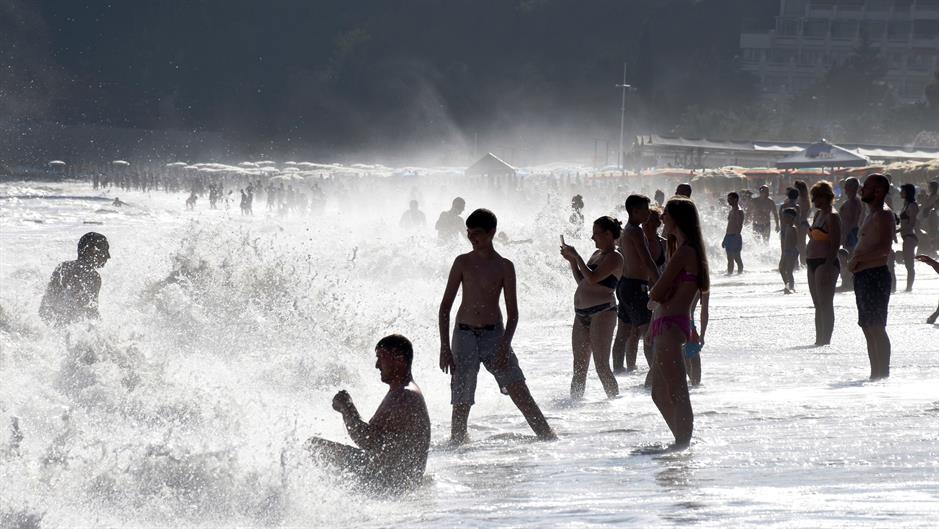 2017-06-29T221755Z_1322416894_RC1687FF8C40_RTRMADP_3_MONTENEGRO-WEATHER