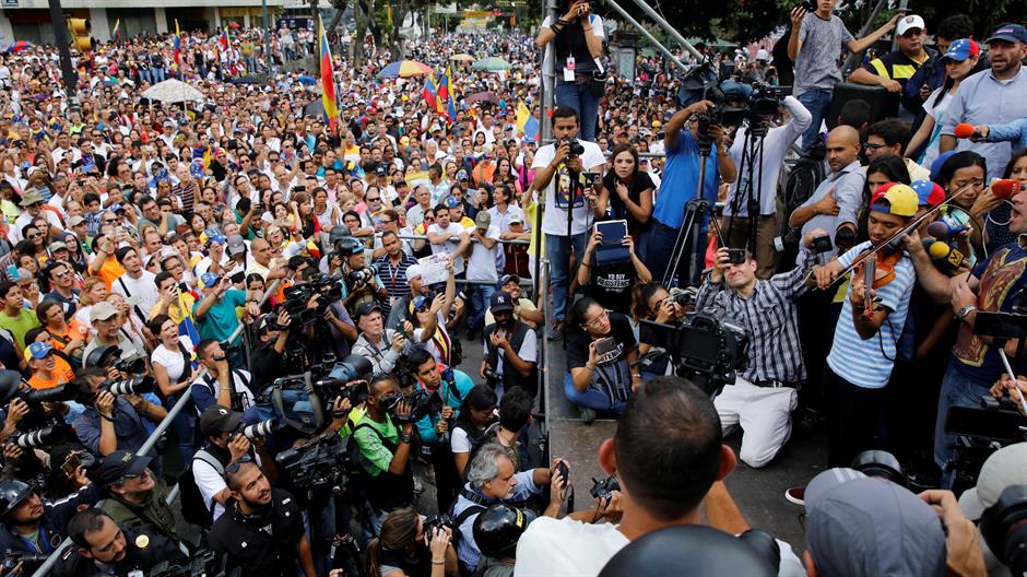 2017-07-09T190136Z_342774834_RC1EAAF65830_RTRMADP_3_VENEZUELA-POLITICS