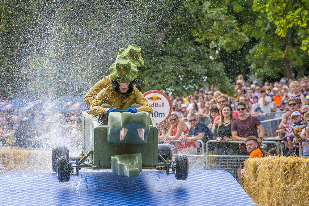 2017-07-10T131755Z_1_MTZSPDED7AVM9TJD_RTRFIPP_4_RED-BULL-SOAP-BOX(1)