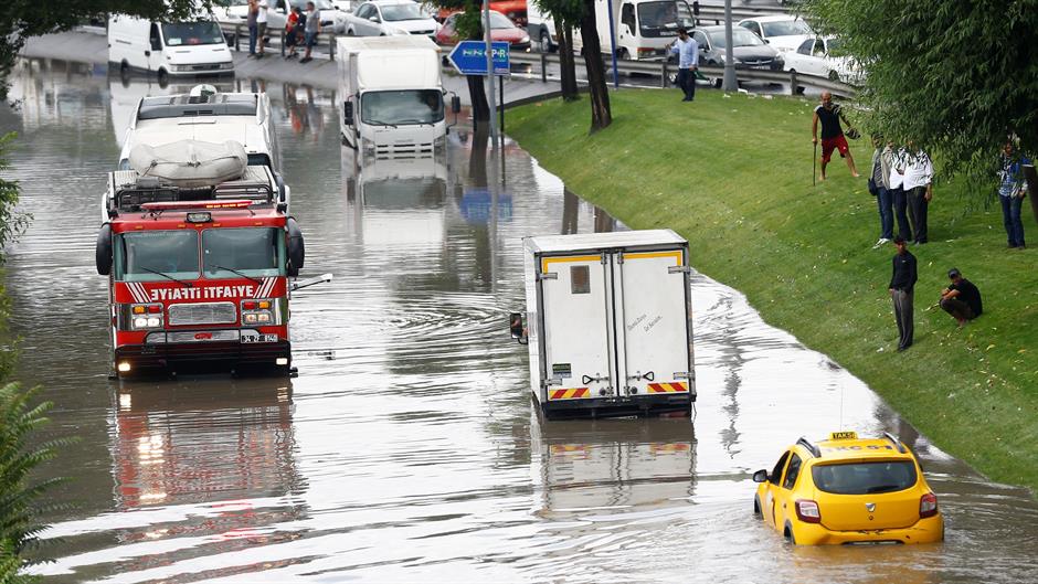 2017-07-18T095155Z_1109976154_RC1B4B8EC400_RTRMADP_3_TURKEY-WEATHER
