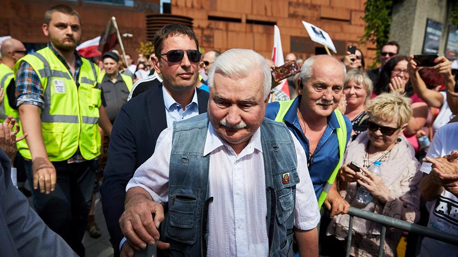 2017-07-22T153435Z_1980986248_RC19048955E0_RTRMADP_3_POLAND-POLITICS-JUDICIARY