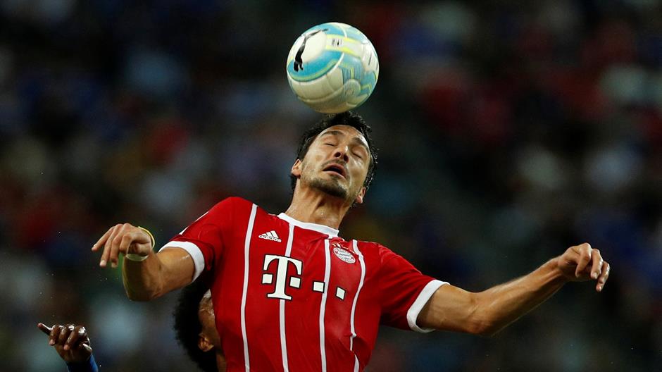 2017-07-25T123225Z_1808860321_RC1EAB6F99B0_RTRMADP_3_SOCCER-ICC-CHE-BAY