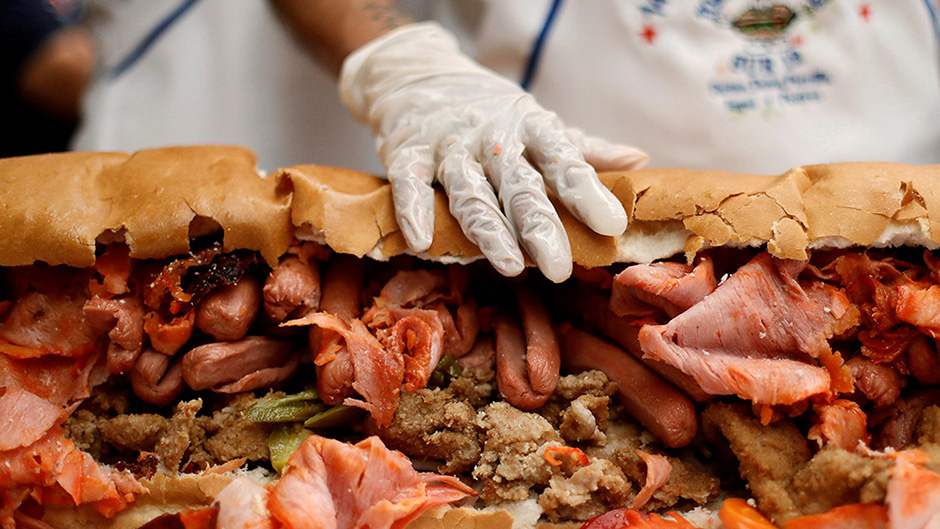 2017-07-26T200847Z_593029426_RC1A6225B860_RTRMADP_3_MEXICO-RECORD-SANDWICH 1