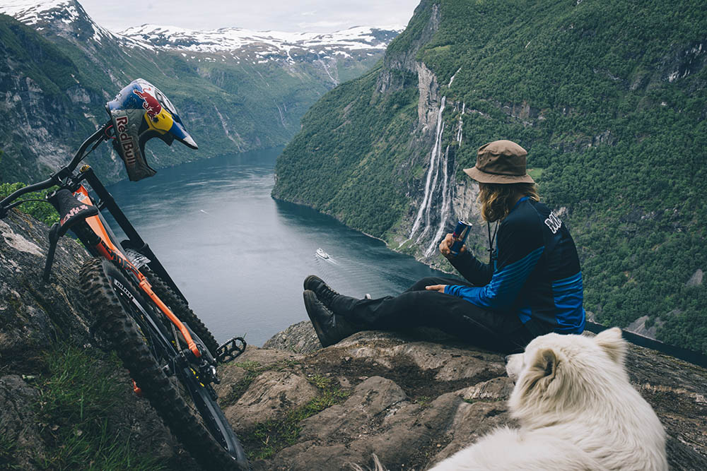 2017-07-27T093329Z_1_MTZSPDED7RQT7SU1_RTRFIPP_4_MAKKEN-NORWAY-DOG-2017