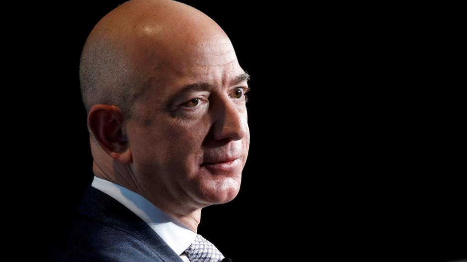 2017-07-27T142539Z_751349815_RC12B7D1C240_RTRMADP_3_AMAZON-BEZOS