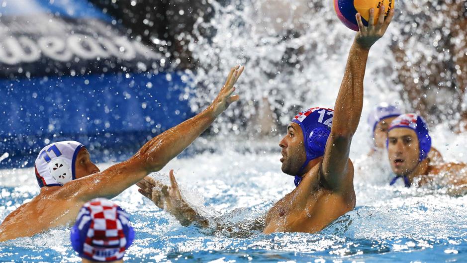 2017-07-27T201043Z_1756021085_UP1ED7R1K1U01_RTRMADP_3_SWIMMING-WORLD