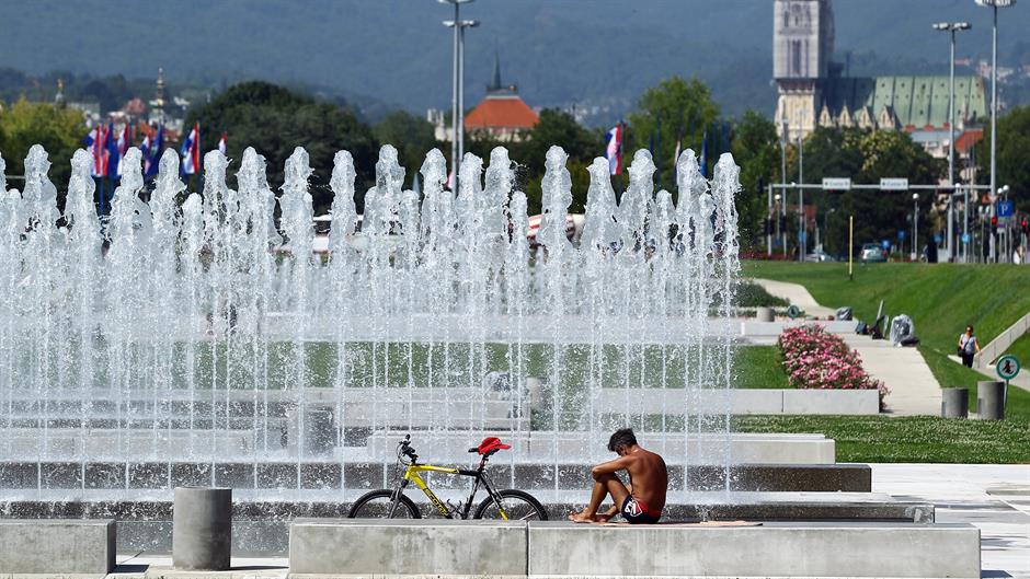 2017-08-04T151456Z_841013340_RC1DE634C4E0_RTRMADP_3_BALKANS-WEATHER-HEATWAVE