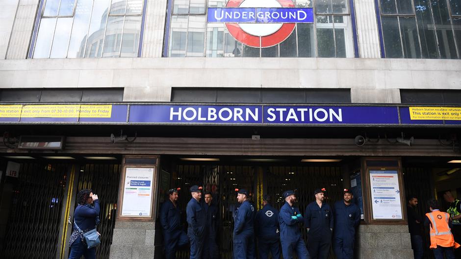 2017-08-15T092130Z_848265985_RC12358EB540_RTRMADP_3_BRITAIN-TRANSPORT