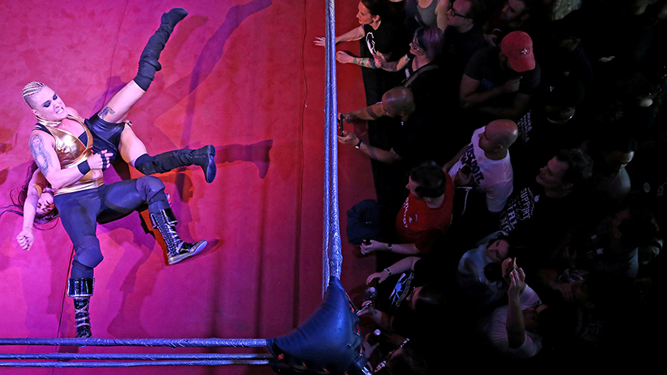 2017-08-17T135936Z_541406119_RC1578B39CC0_RTRMADP_3_BRITAIN-FEMALEWRESTLING 1