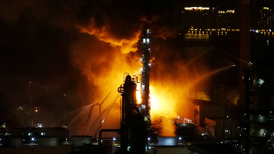 2017-08-18T024503Z_1692656777_RC120707C5E0_RTRMADP_3_CHINA-PETROCHINA-FIRE