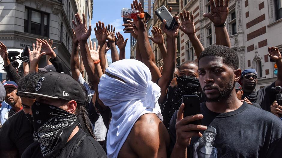 2017-08-19T192018Z_742361832_RC1C125E7780_RTRMADP_3_USA-PROTESTS