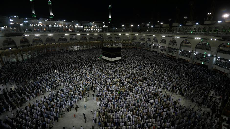 2017-08-28T204351Z_1333509668_RC1A4CA5ACF0_RTRMADP_3_SAUDI-HAJ-SERVICES