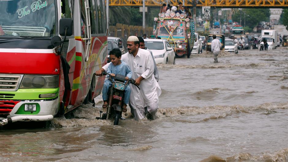 2017-08-31T144002Z_889674964_RC1EAB736BB0_RTRMADP_3_PAKISTAN-FLOODS