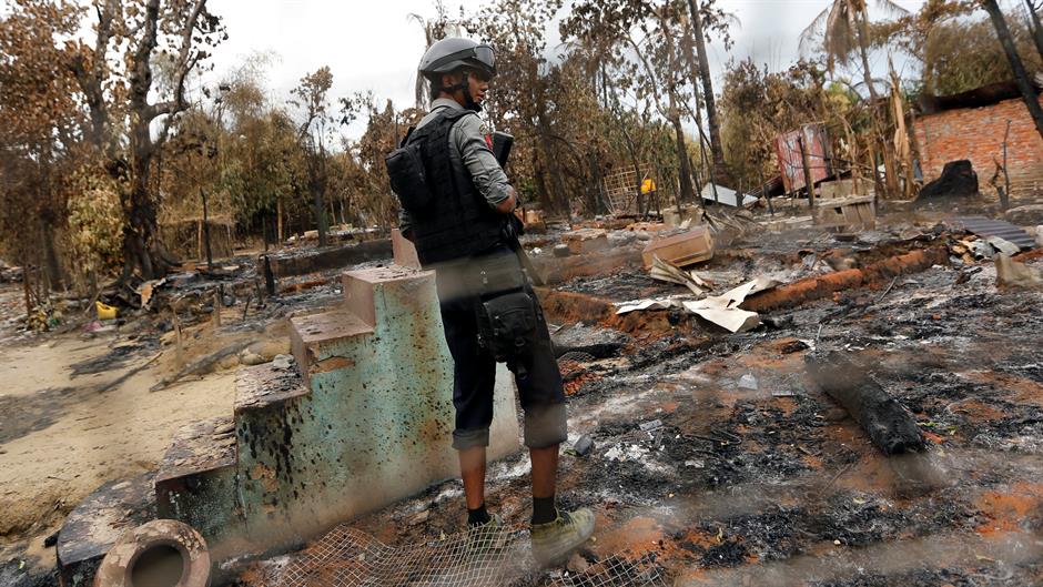 2017-08-31T171128Z_434791229_RC1E0C229270_RTRMADP_3_MYANMAR-ROHINGYA