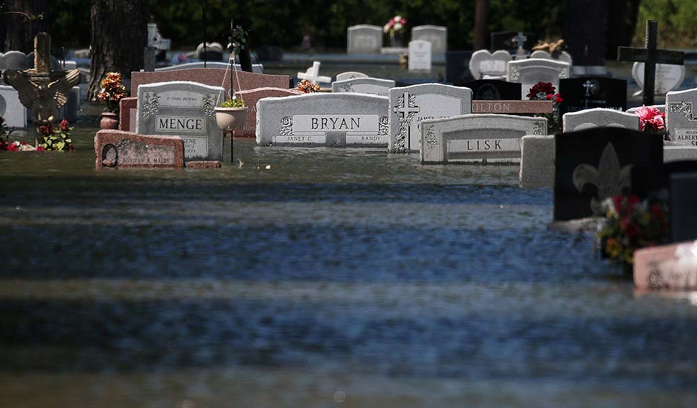 2017-09-09T200441Z_241836732_RC141315F1D0_RTRMADP_3_STORM-IRMA-CEMETERIES