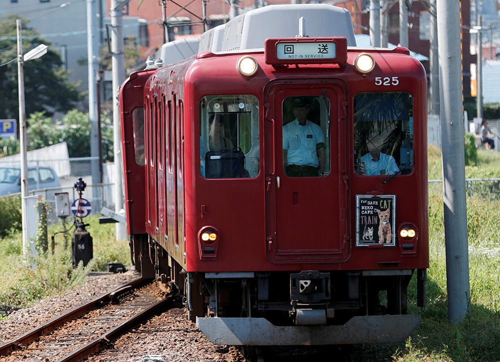 2017-09-10T080435Z_2046684282_RC1B0922E680_RTRMADP_3_JAPAN-TRAIN-CATS