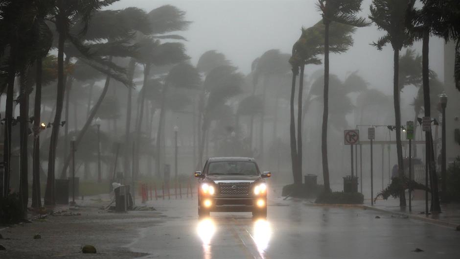 2017-09-10T132316Z_1873939078_RC11CF3B7130_RTRMADP_3_STORM-IRMA