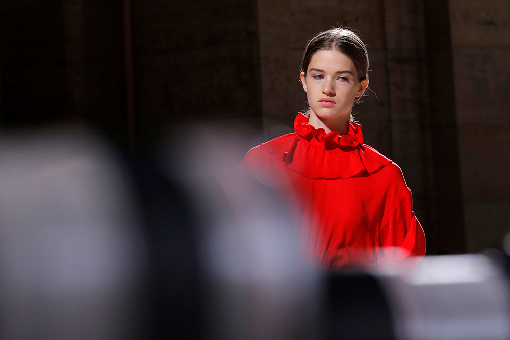 2017-09-10T152427Z_1082889715_RC1943536270_RTRMADP_3_FASHION-NEW-YORK-VICTORIA-BECKHAM-STILLS