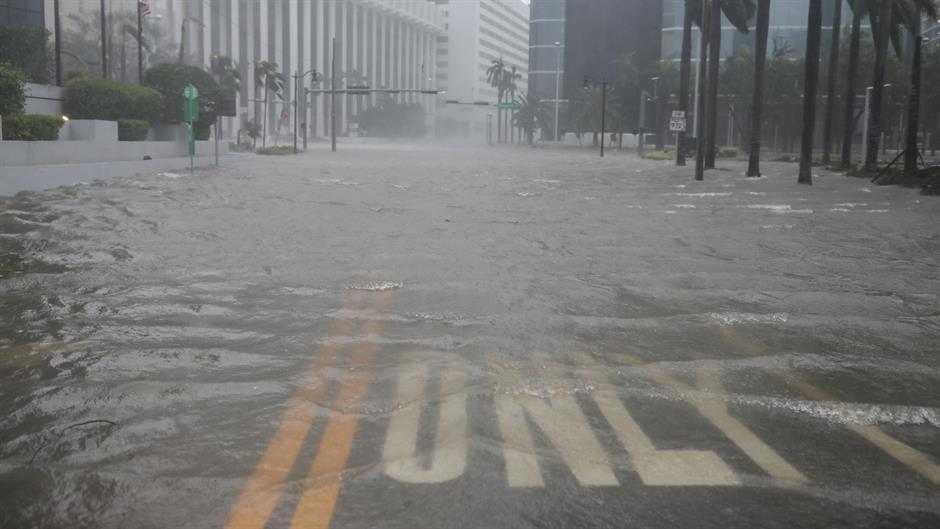 2017-09-10T210651Z_1350796630_RC1FAE5E2010_RTRMADP_3_STORM-IRMA