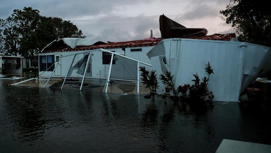 2017-09-11T014935Z_1945214336_RC15BAEC03F0_RTRMADP_3_STORM-IRMA